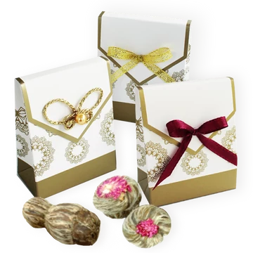 Virágzó tea arany dobozkában